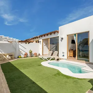 https://villa-bali.in-canary-islands.com